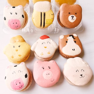 Farm Animals French Macarons 12 or 24 - Choose your Designs - Pig, Horse, Chicken, Sheep Macarons - French Cookies - Animals cookies