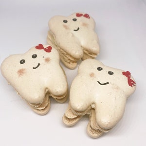 Tooth Macarons 15 or 30 - Choose your flavors - Edible Macaroons - French Cookies - Dentist Gift - Tooth cookies Macarons Teeth