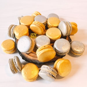 Gold and Silver French Macarons Gift - 12- Choose your flavors - Edible Macaroons - Customized Box - French Cookies - New Year Macarons