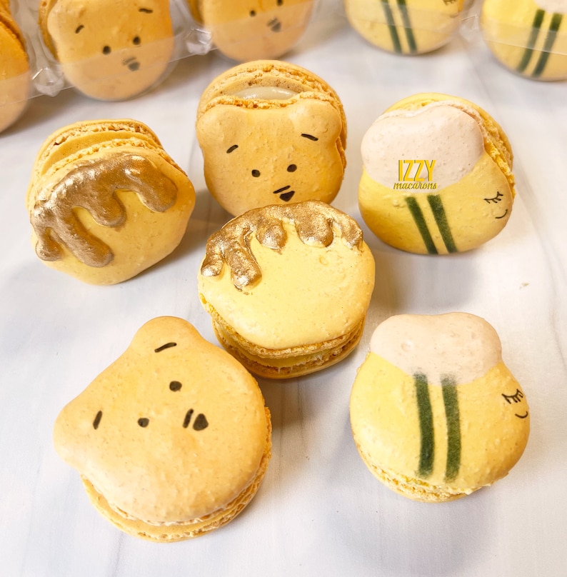 Winnie, Bees and Honey Pot - 12 or 24 - Choose your flavors - Edible Macaroons - French Cookies - Bees Honey Pooh Bears - cookies Macarons