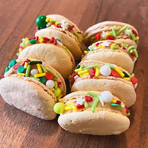 Taco Macarons - Choose your flavors 15 or 30 - Taco Inspired Designs French Cookies - Gift - Cinco de mayo Taquitos Macaroons