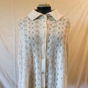 Vntg 60&#39;s/70&#39;s Capelet White Acrylic Knit