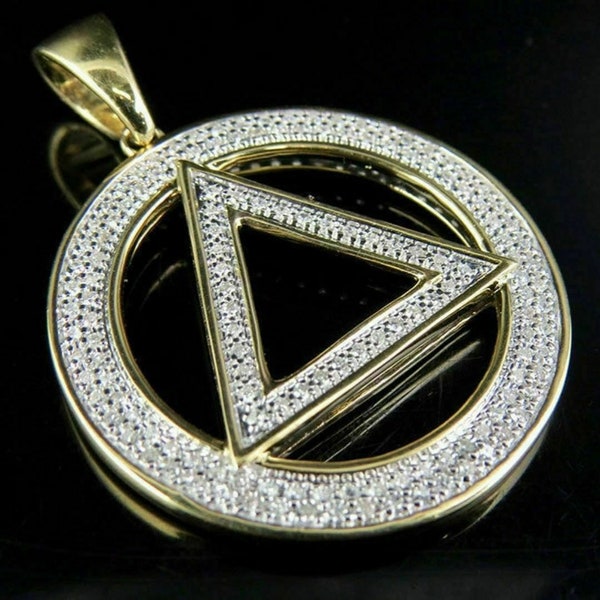 Round Diamond Yellow Gold Plaqué Illuminati Eminem Triangle Sign Sterling Silver 925 Pendentif