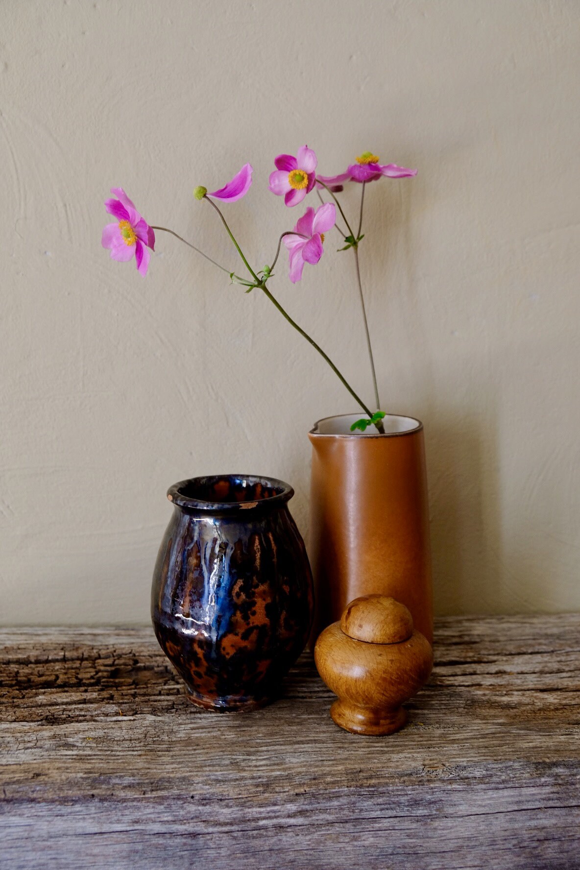 Vase En Terre Cuite émaillée à Décor Floral Peint - Hauteur 21,5 Cm - Signé - Occasion En Bon état