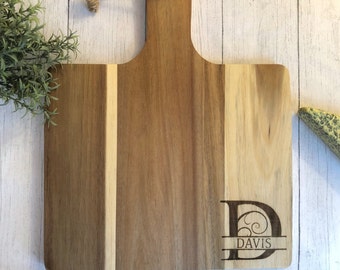 Personalized Cutting Board, Wood Cutting Board with Last Name Engraved, Custom Cutting Board with Handle, Mothers Day Gift, Wedding Gift