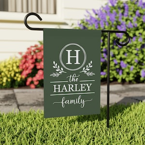 Letter & Last Name Family Fabric Garden Flag, Personalized Garden Flag for Outdoor Garden Decor, Personalized Home Gifts, Christmas Gift