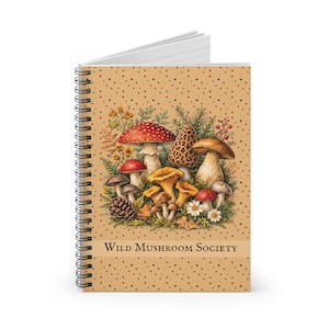 Può includere: Un cartello in legno rustico con la scritta "Welcome to our home" in lettere bianche. Il cartello presenta una finitura invecchiata e un design semplice e invitante, perfetto per un portico o un ingresso.