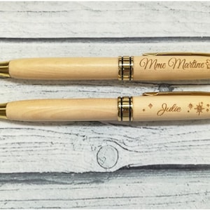 Stylo rechargeable personnalisé en bois gravé ,cadeau pour professeur, cadeau éducatrice, cadeau graduation, stylo pour livre d'or mariage