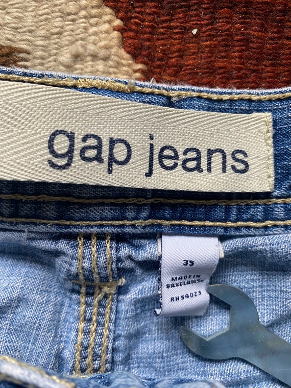 1990s baggy gap shorts measured 35”x11” - image 4