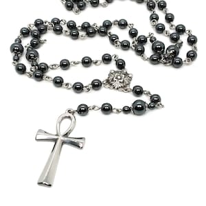 Chaîne de chapelet Ankh en acier inoxydable. Chapelet gothique traditionnel argenté. Long chapelet gothique en perles. Tenue de soirée gothique inspirée des années 80.