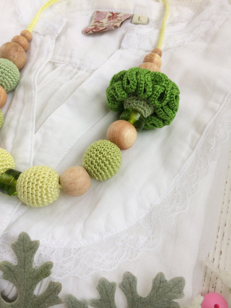 Mothers Day Gift Idea Green Wooden Necklace for Woman Mommy and Me Matching Outfits Necklace Set
