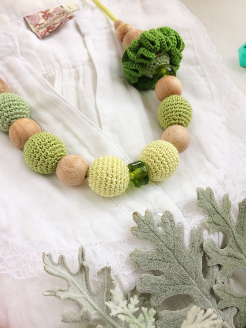 Mothers Day Gift Idea Green Wooden Necklace for Woman Mommy and Me Matching Outfits Necklace Set