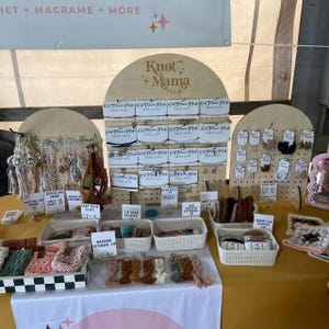 20&quot;x25&quot; Arched Table Top Pegboard Display