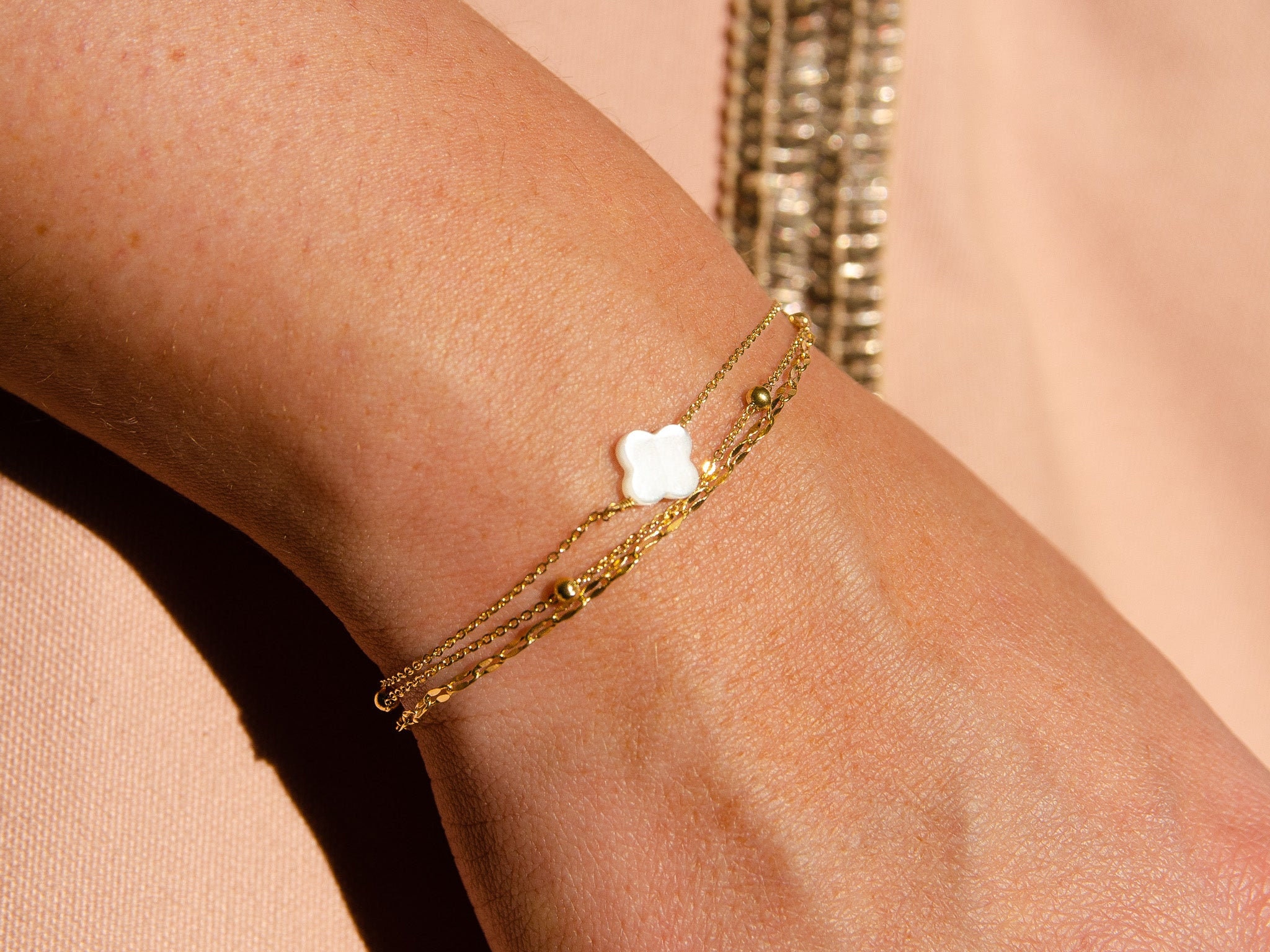 Bracelet femme maille doré et perles fines blanches - chance trèfle blanc - acier  inoxydable - Zandra - Zandra - Nimes