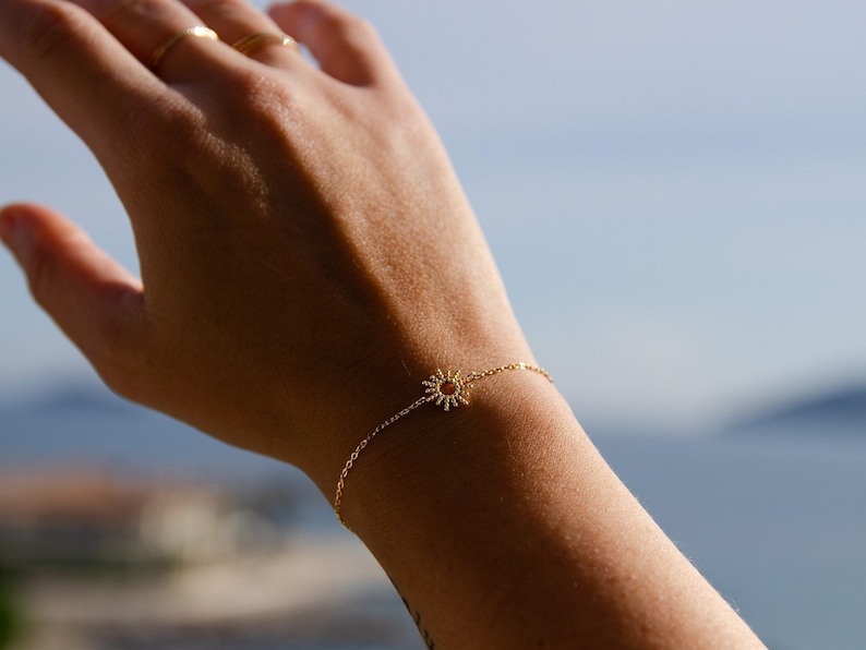 Delicada pulsera de solcito en acero inoxidable de oro de 18K, pulsera minimalista, pulsera de acumulación, pulsera de oro imagen 2