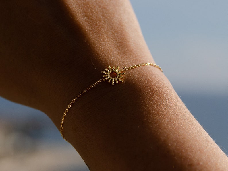 Delicada pulsera de solcito en acero inoxidable de oro de 18K, pulsera minimalista, pulsera de acumulación, pulsera de oro imagen 1