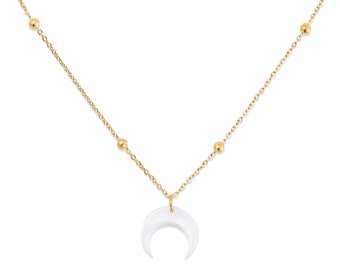 Mother-of-pearl moon necklace