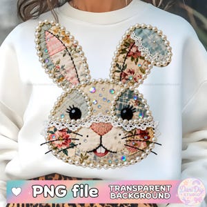 Puede incluir: Sudadera blanca con un diseño de cara de conejo decorativa. El conejo está hecho de tela floral y estampada, delineada con perlas y encaje. El diseño incluye bigotes negros y detalles brillantes. El texto "PNG file" y "Transparent Background" está en la parte inferior.