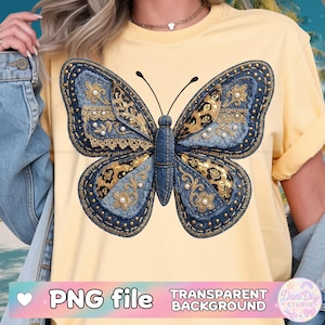 Puede incluir: Una camiseta amarilla clara con un gran diseño de mariposa. La mariposa tiene alas azul denim con detalles dorados y perlas. El texto "PNG file" y "TRANSPARENT BACKGROUND" son visibles en la parte inferior.