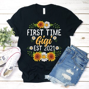 First Time Gigi Est 2021 Shirt, Gigi Shirt, New Gigi T-Shirt, Gigi Sunflower Gift, Future Gigi Shirt, Pregnancy Announcement