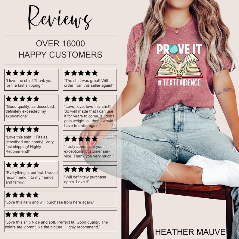 Puede incluir: Una camiseta de color malva con el texto "Prove It #TextEvidence" en blanco. La camiseta presenta un gr&aacute;fico de un libro con una lupa sobre &eacute;l. La imagen tambi&eacute;n incluye rese&ntilde;as de clientes con calificaciones de cinco estrellas.