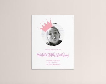 Plantilla de invitación de cumpleaños con corona y foto (descarga digital)