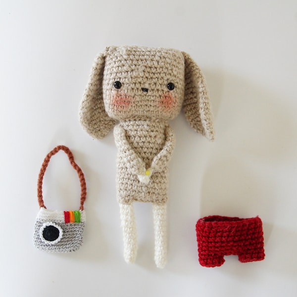 Marcelin, le lapin globe-trotteur - crochet pattern - English / French - amigurumi pattern