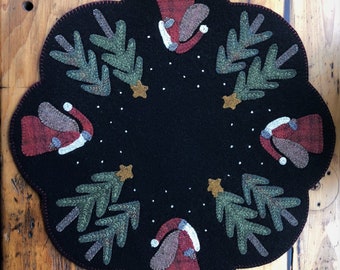 Wool Applique kit "Old St. Nick Table Mat"