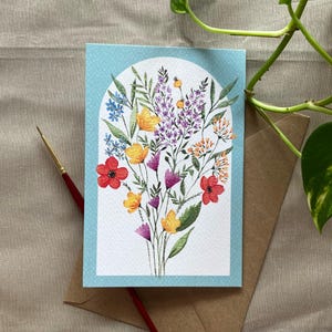 Bouquet de fleurs sauvages aquarelle peint à la main sur une carte de voeux dans un cadre bleu, enveloppe incluse - Imprimé professionnellement sur du papier de haute qualité