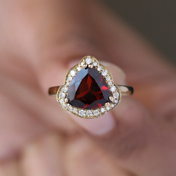 Three Stone Moissanite Ring Red Garnet Engagement Ring Set Rose Gold  10k/14k/18k Garnet Ring Vintage Crown Matching Wedding Bridal Ring Set -  Etsy Ireland