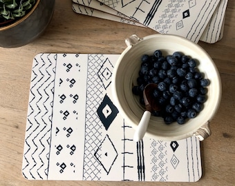 Boho Placemat // Napperon bleu foncé et crème //Tapis de table décoratif contemporain// Design britannique unique et original