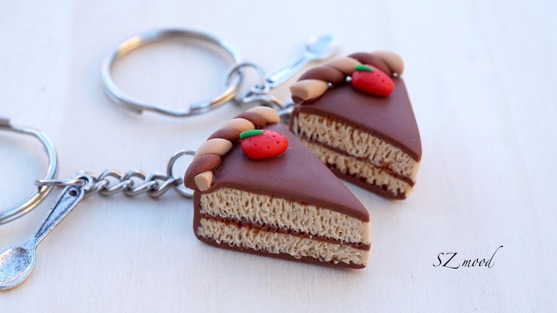 Keychain a slice of cake image 1