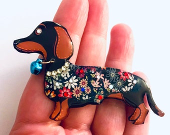 Broche faite à la main de chien de saucisse, broche de chien unique, cadeau d’amoureux de chien, broche de chien de concepteur