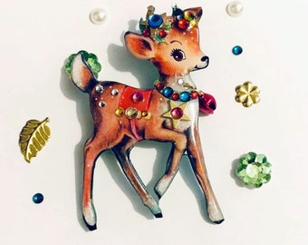 Vintage Style Deer Brooch: Rhinestone Christmas Accessory