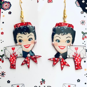 Boucles d'oreilles rétro femme des années 50 avec lettre d'amour, inspiration Mid-Century, bijoux illustrés, cadeau Saint-Valentin, cadeau romantique, cadeau pour femme