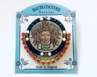 Medusa mosaic effect studio button