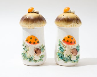 Merry Mushroom Salt and Pepper Shakers, Vintage