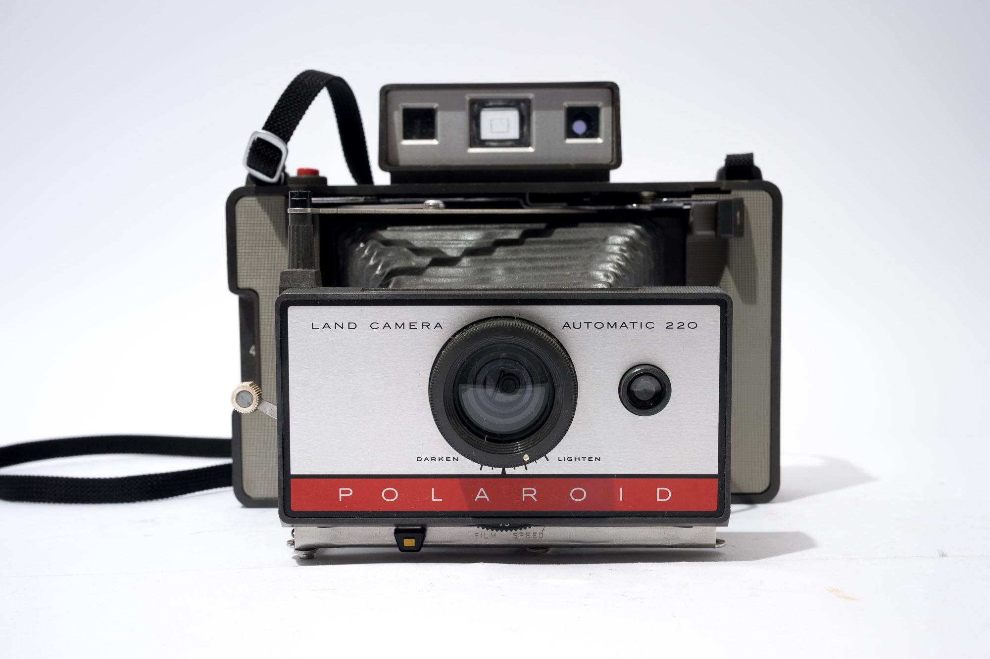 Vieux Polaroid Automatic 100 Des Années 60 - Appareil Photo Vintage Avec Son étui, Flash Et Livrets D'époque