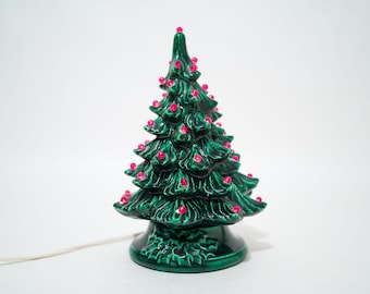 Vintage keramische kerstboom, uit één stuk, 9 1/2 inch, werkt