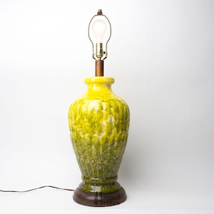 Mid Century Yellow and Green Glaze Table Lamp, Large, Urn Shape, 32&quot; Tall, Long Honeycomb Pattern, 1970s