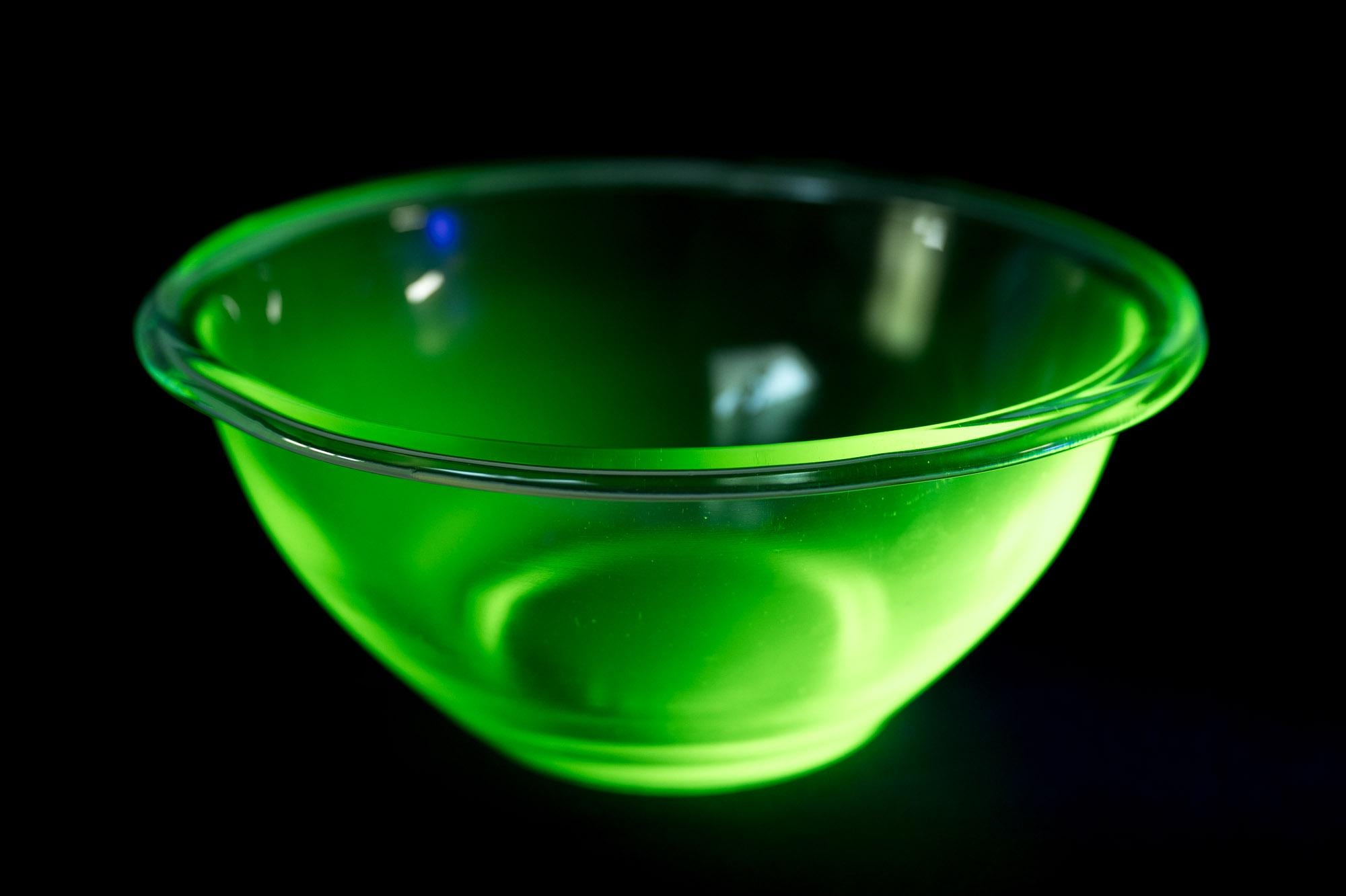 ヴィンテージ ガラス大ボウル 1点 エンボス模様が素敵です