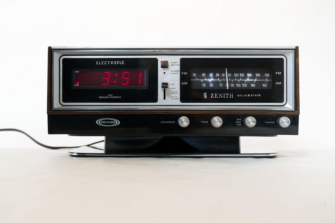 Vintage Radio Alarm Clock, Zenith Circle of Sound, Red Digital Clock ...