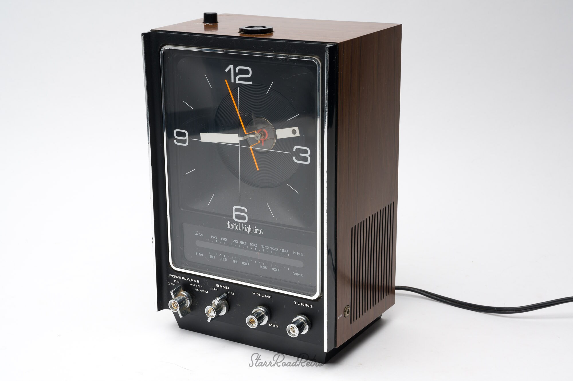 Vintage Alarm Clock Radio with Ceiling Light Projection ...