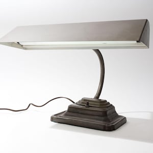 Lámpara de escritorio de cuello de cisne estilo art déco, pantalla grande, década de 1950