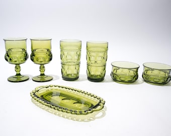 Juego de dos copas de cristal prensado vintage con diseño de corona de reyes en verde aguacate, de Indiana Glass Co., década de 1960