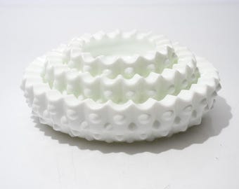 Set aus drei Stapelaschenbechern, Fenton, Milchglas, Hobnail, wie besehen