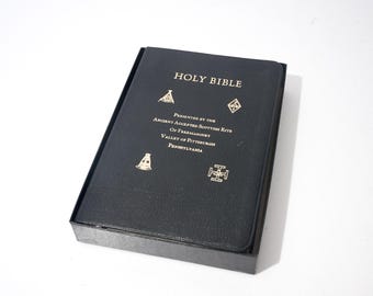 Vintage 1968 Scottish Rite Masonic Holy Bible Pittsburgh Near Mint
