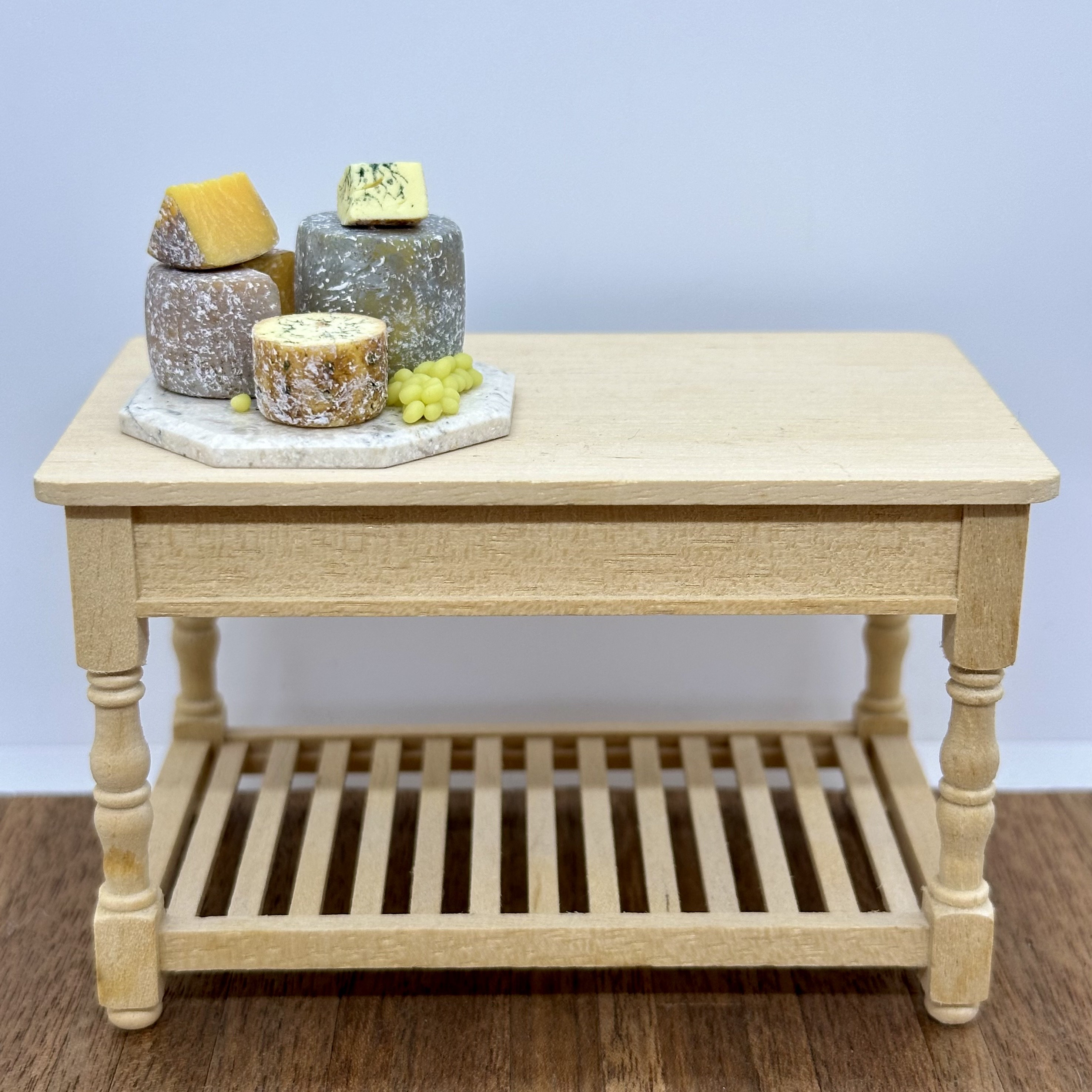 Un Conjunto De Quos Diferent En Un Tablero De Madera. Tabla De