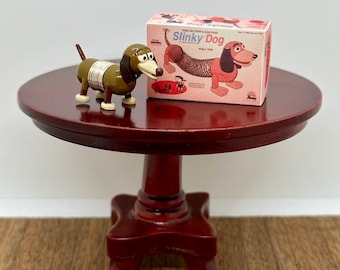 ミニチュア スリンキー ドッグ（箱入り）、1/12 スケール - Etsy 日本