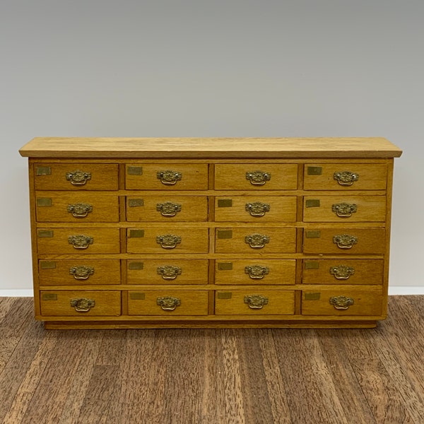 Armoire de magasin d’autrefois, échelle 1/12
